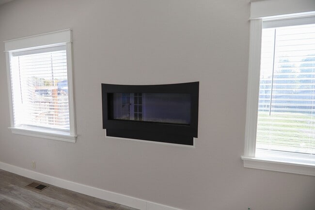 Building Photo - Newly renovated 2 bed 1 bath