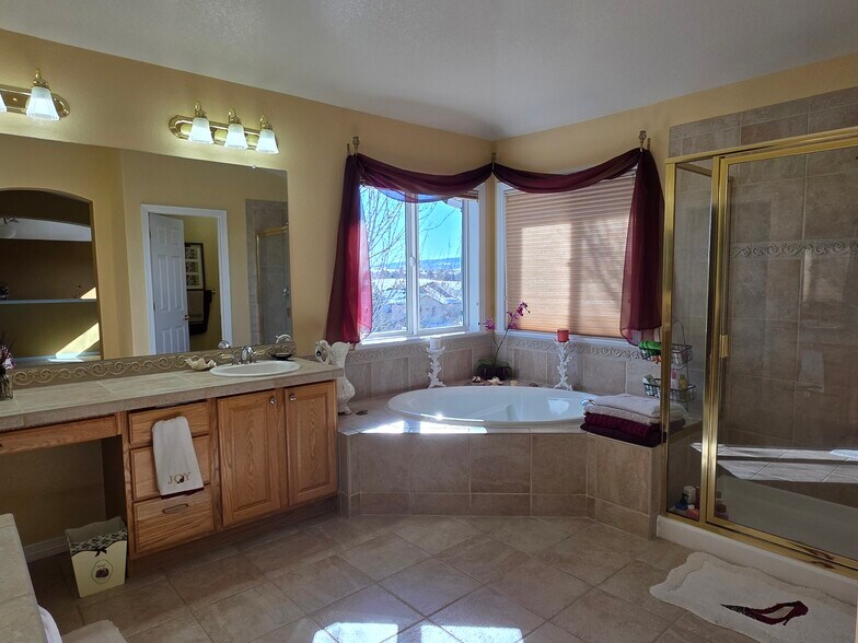 Building Photo - 9536 W Avalon Dr