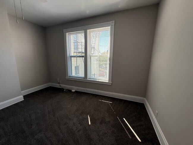 Building Photo - 112 W Nixon St