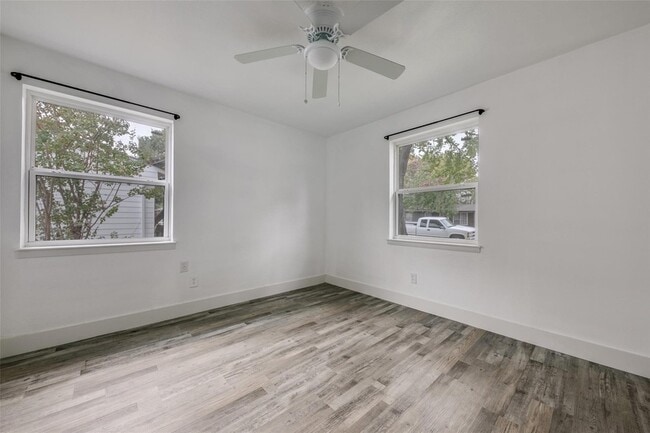 Building Photo - 4524 Harvey Dr