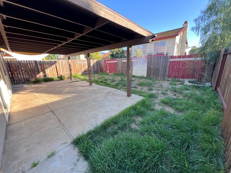 Building Photo - 13201 Lakota Dr