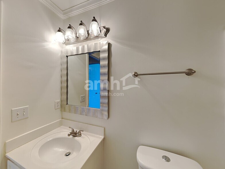 Building Photo - 8517 Farnsworth Ln