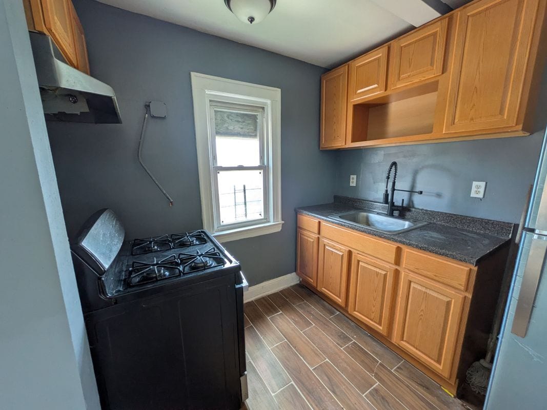 Building Photo - 205-11 110th Ave