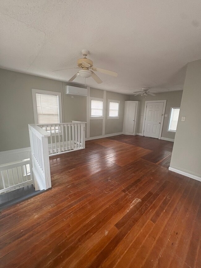 Building Photo - 2205 33rd St