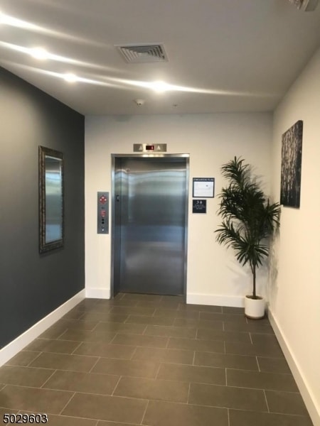 Building Photo - 1140 E St Georges Ave