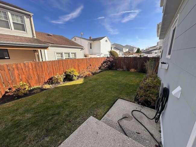 Building Photo - 611 N Delavan Ave