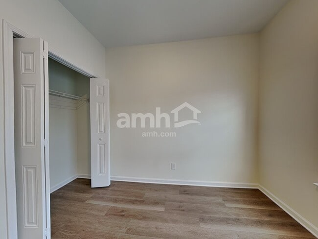 Building Photo - 936 Anchor Way NE