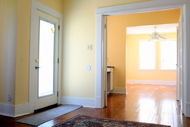 Building Photo - 228 W Woodlawn Ave