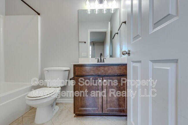 Building Photo - 304 Oldbury Ln