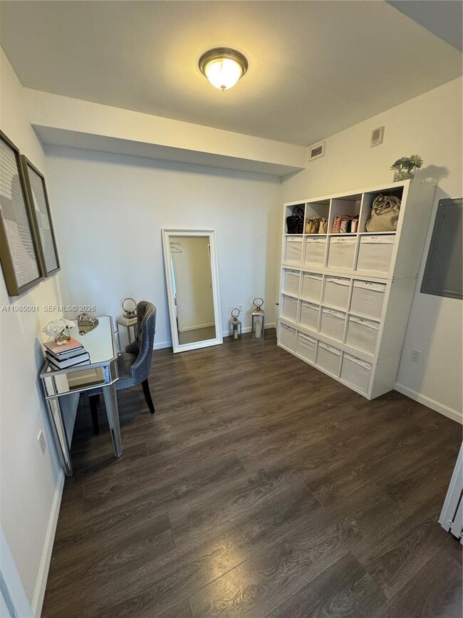 Building Photo - 601 NE 27th St