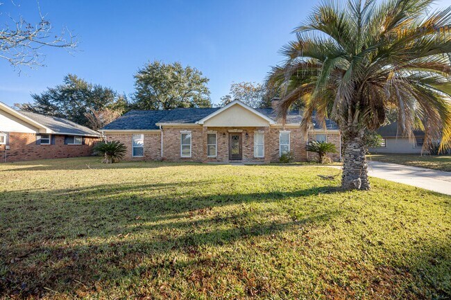 Building Photo - 3 Bedroom 2 Bath Back Bay Luxury Rental Home