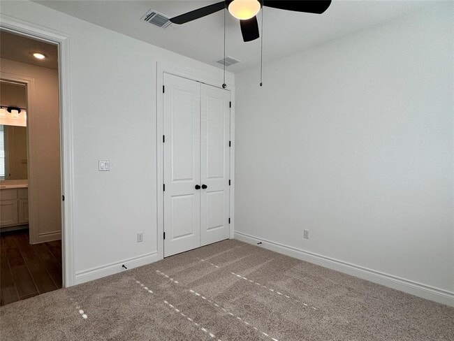 Building Photo - 1301 White Daisy Ln