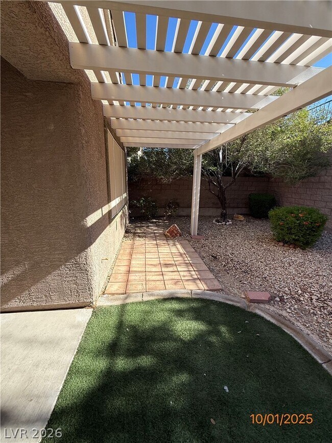 Building Photo - 2427 Andromeda Ave