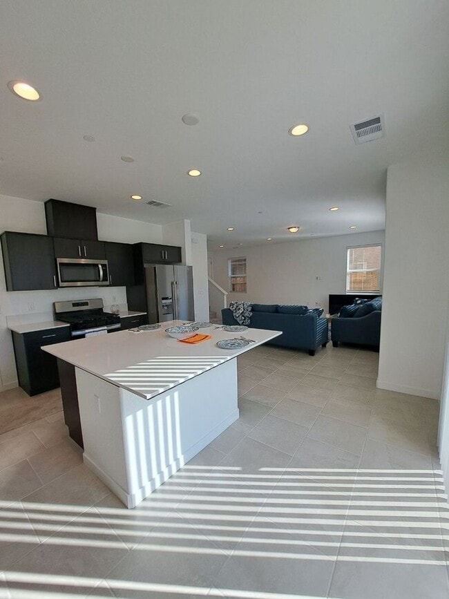 Building Photo - MOVE IN READY: Brand-New 2-Story Home with...