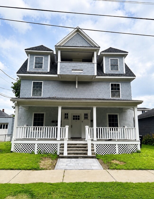 Building Photo - 1905 Riverview Dr