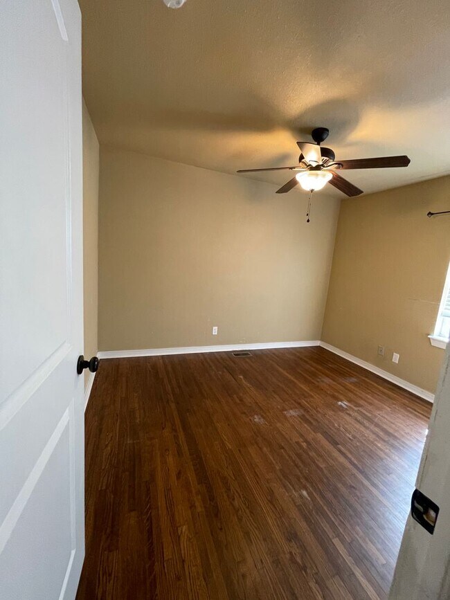Building Photo - 2 bedroom House near Downtown BA