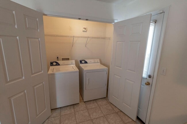 Building Photo - 3324 E St Charles Rd