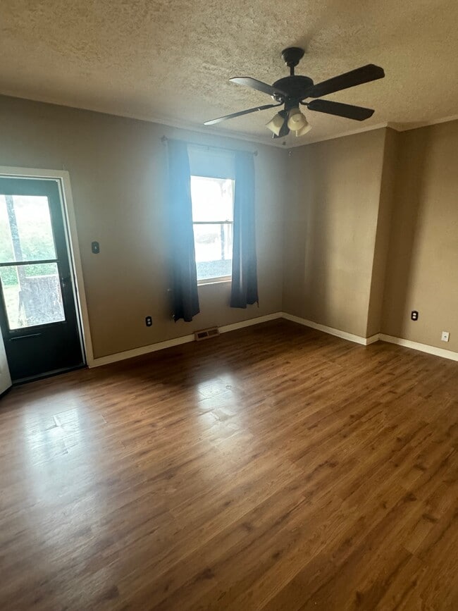 Building Photo - 104 Munson Ave