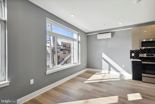 Building Photo - 1615 Poplar St