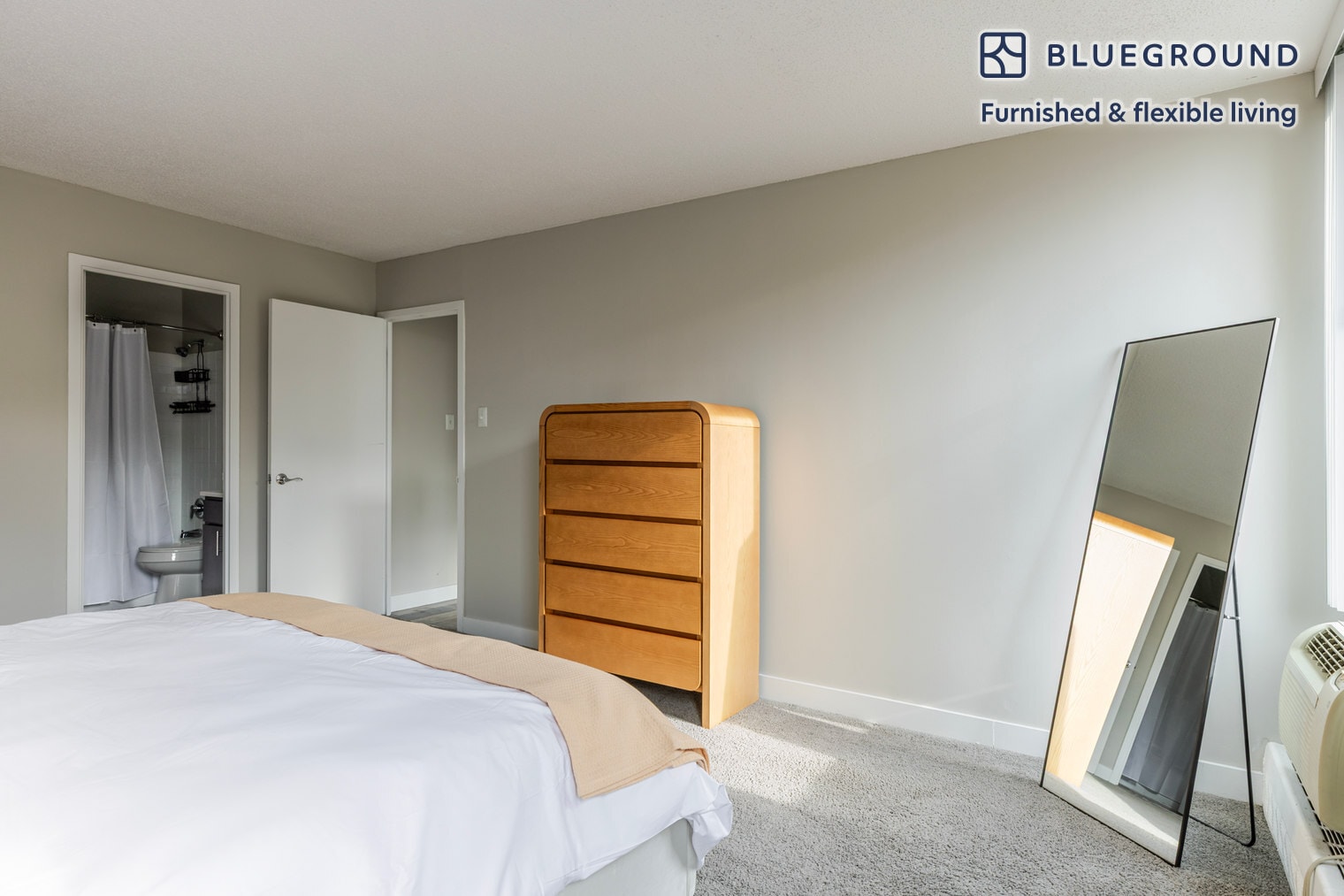 Building Photo - 5600 N Sheridan Rd