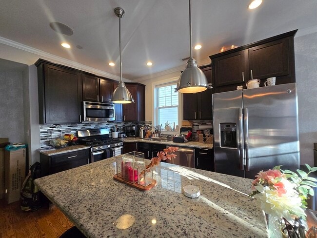 Building Photo - 306 Maverick St