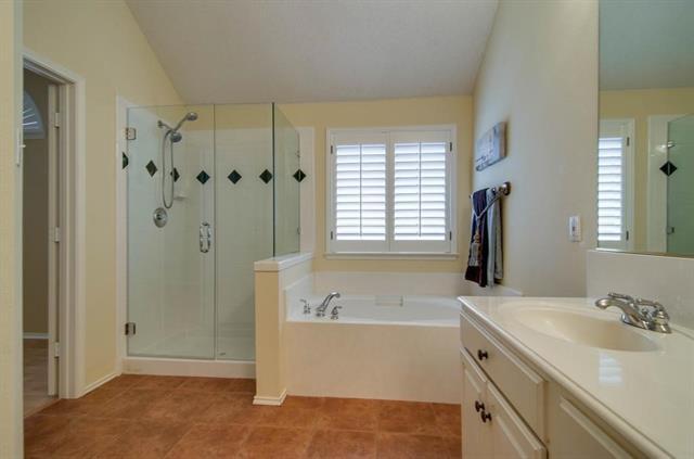 Building Photo - 3701 Kimble Dr