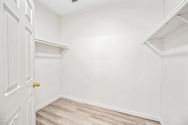Building Photo - 1704 S 79th Glen