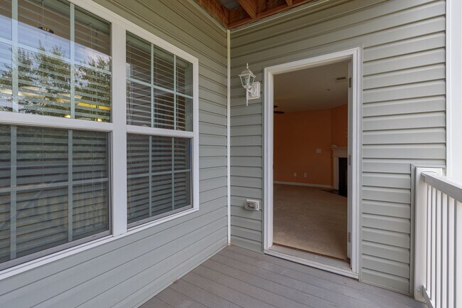 Building Photo - 4702 Pennoak Ln