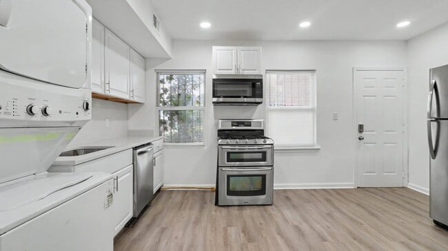 Building Photo - 1028 Kenyon St NW