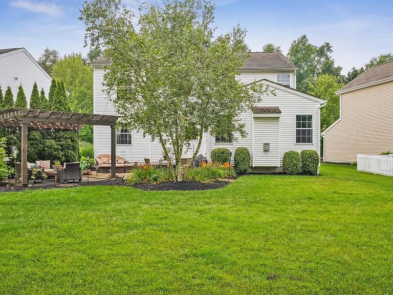 Building Photo - 6138 Highlander Dr