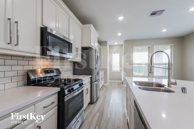 Building Photo - 15758 Cairnwell Bend Dr