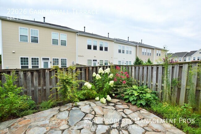 Building Photo - 22026 Gardenwall Terrace