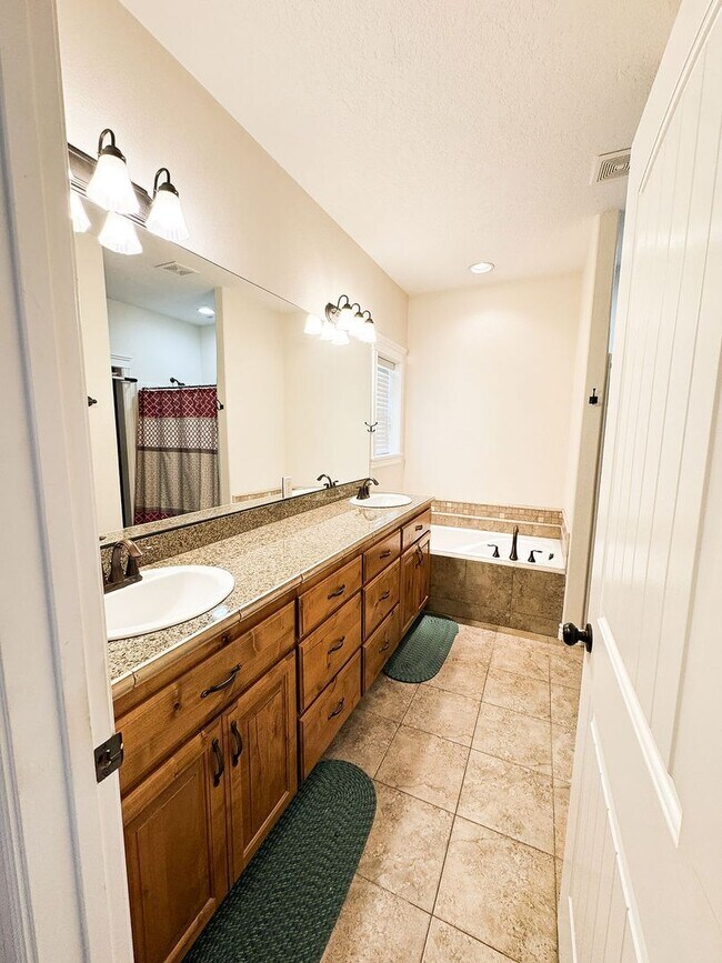 Building Photo - Beautiful Custom Home For Rent In Rexburg!