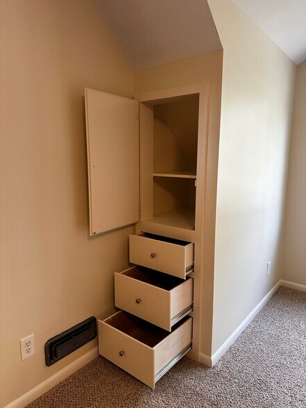 Built-in - 3030 Hardale Blvd