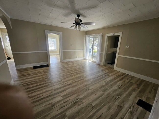 Building Photo - Warren