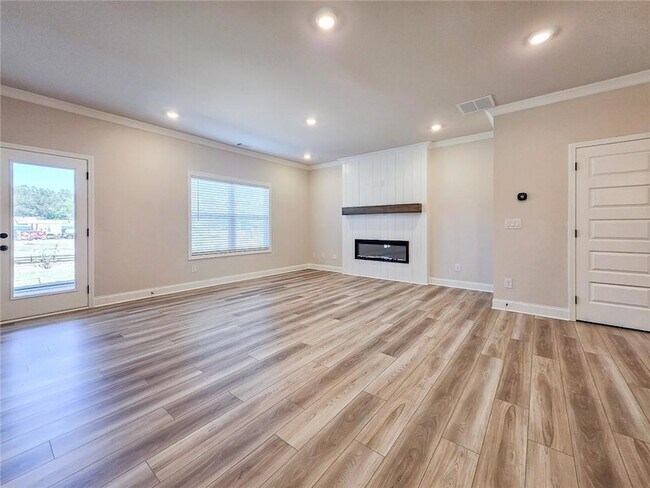 Building Photo - 3517 Iron Hearth Bnd