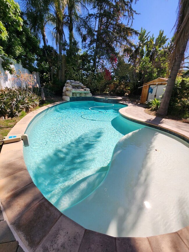 Building Photo - Single Story 3 Bedroom House in Serra Mesa with Pool
