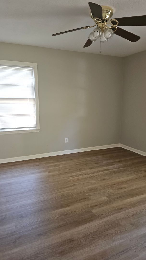 Building Photo - 2214 Jerry Jones Dr