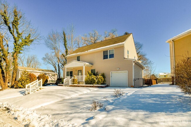 Building Photo - 3 Green Acres Ave