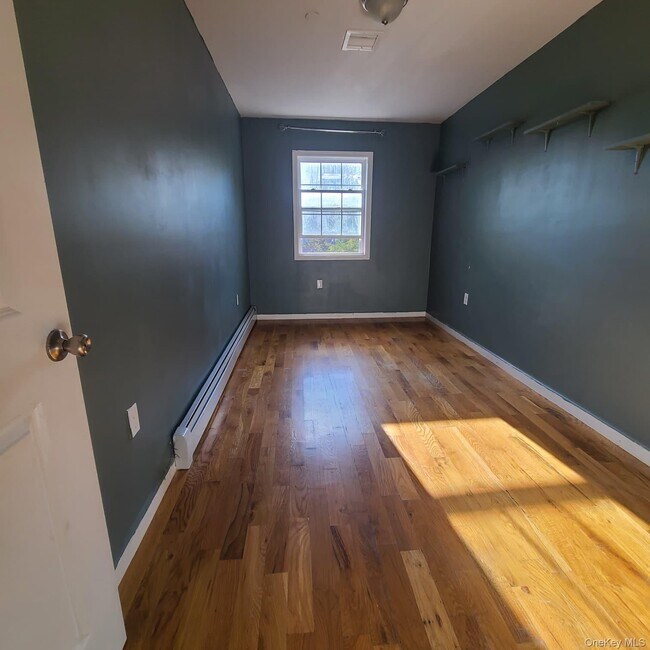 Building Photo - 104-42 164th St