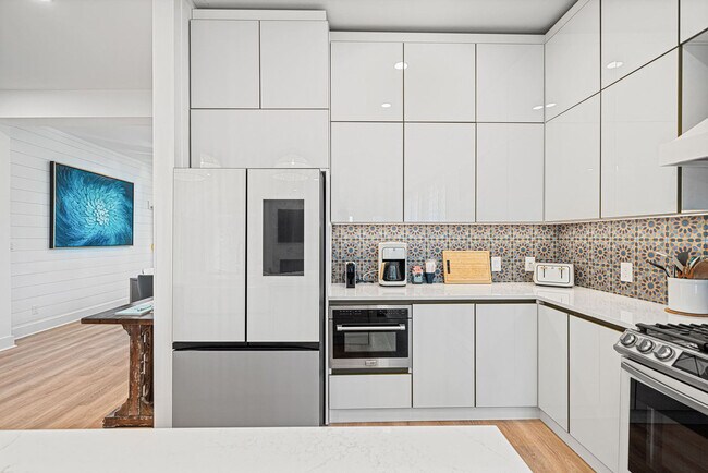 Building Photo - 20 St Francis Dr S