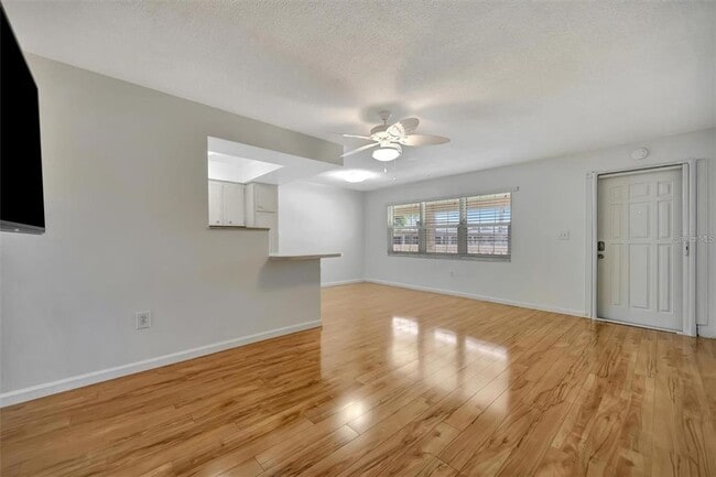 Building Photo - 650 Pinellas Point Dr S