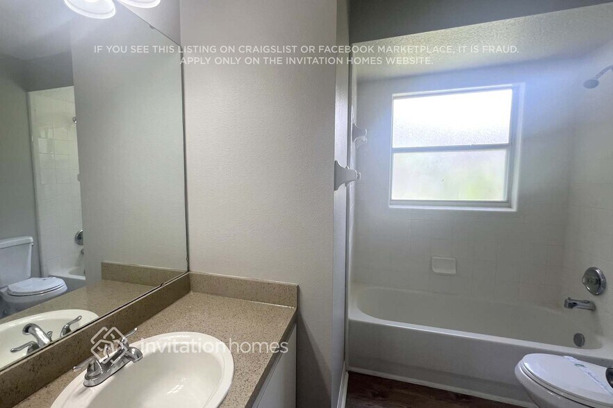 Building Photo - 945 Park Valley Cir