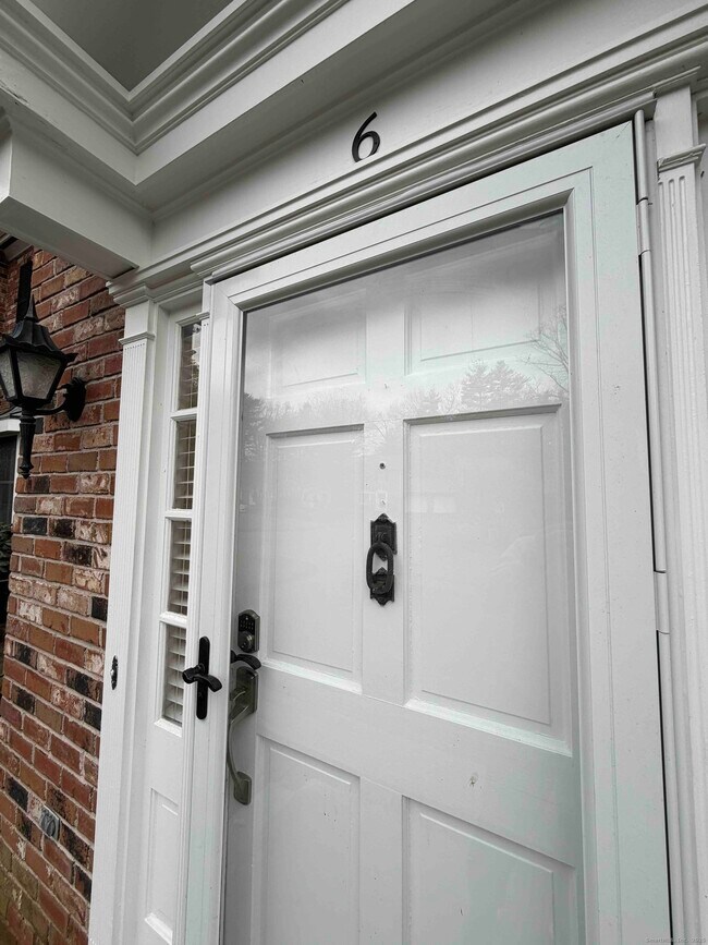 Building Photo - 6 Tunxis Village