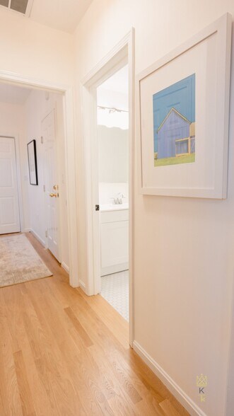 Building Photo - 5 Davis Ave