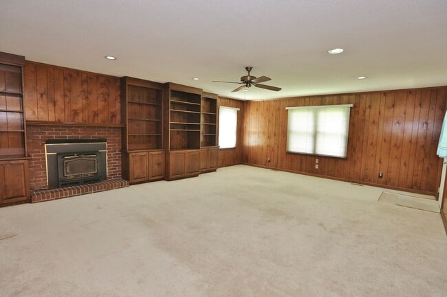 Building Photo - 1321 Conrad Ln