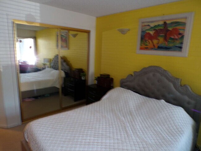 Building Photo - Wind Stream Condos - 3 Bedroom - 2 bathroo...