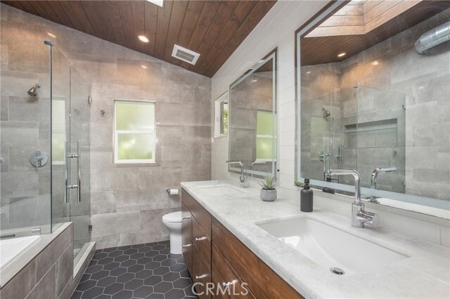 Building Photo - 546 Temple Hills Dr