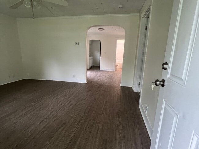 Building Photo - Recently renovated 2 bedrooms 1 bath