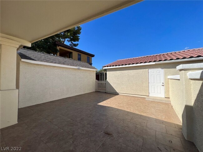 Building Photo - 2121 Rosanna St